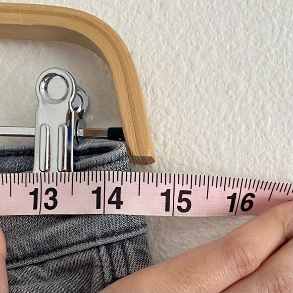 American Eagle Distressed Mom Grey Denim Jeans Size 6 - Picture 9 of 9